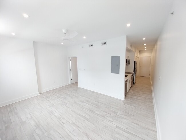 Photo - 1169 Hope St