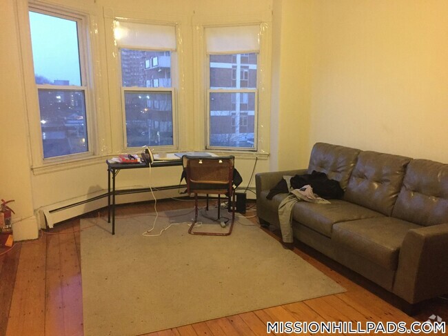 Building Photo - 1574 Tremont St Rental