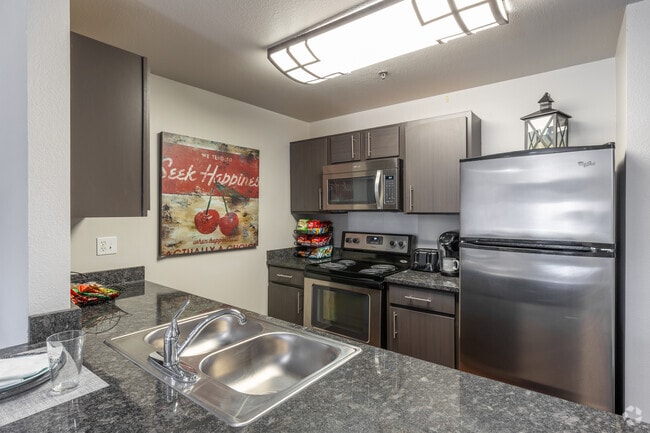 4 habitaciones, 4 baños - 1359 pies cuadrados - Cocina - The Landings at Chandler Crossings