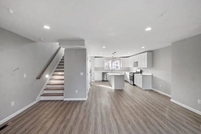 Building Photo - 550 Spring St Unit 4