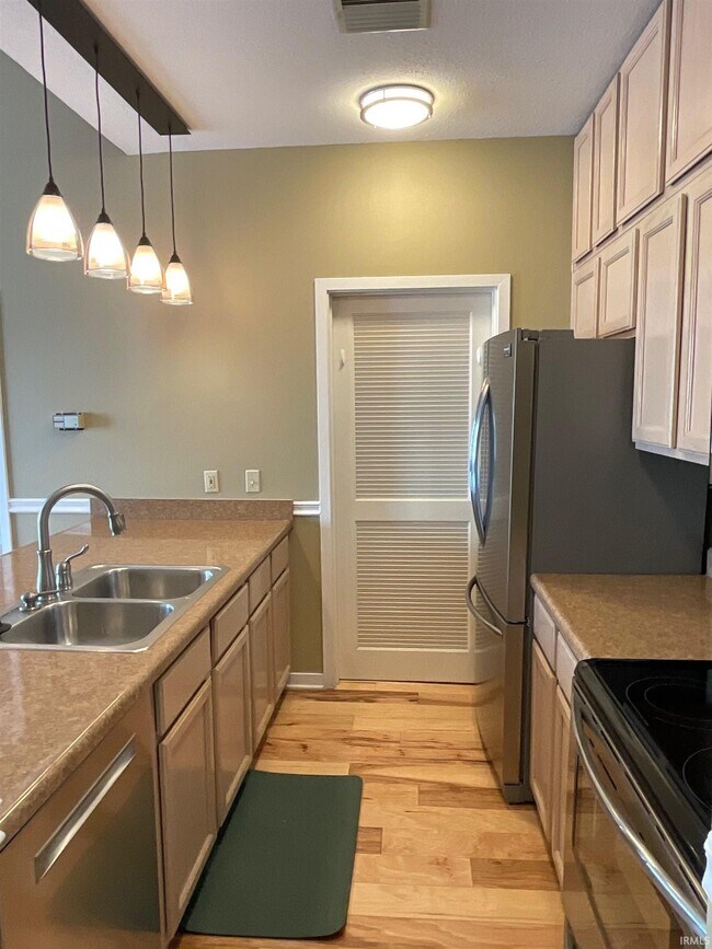 Photo - 112 W Washington Blvd Unit 319