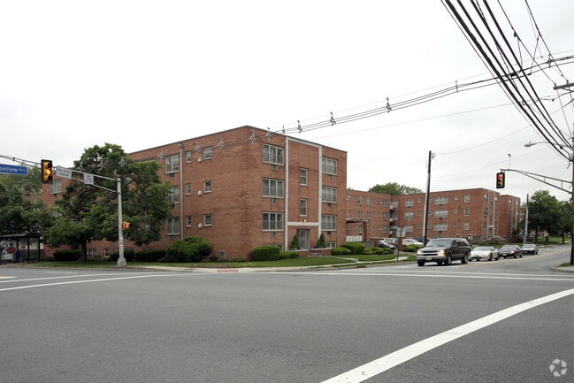 Building Photo - Royal Towers Rental