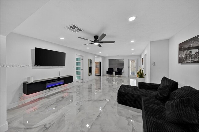 Photo - 3130 SW 16th St