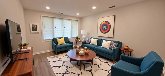 Building Photo - 445 W 37th St Unit 1