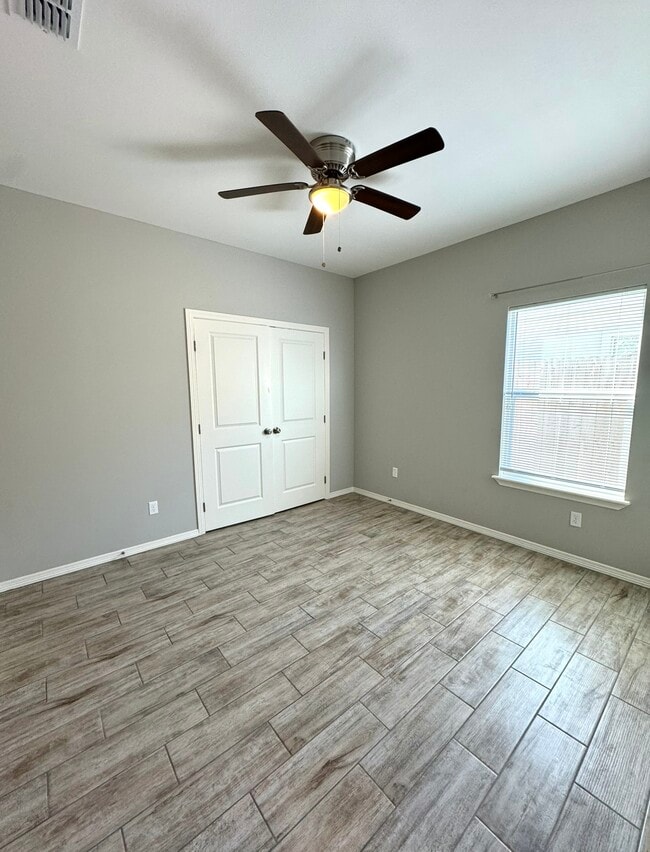Photo - 1406 W Heritage Dr