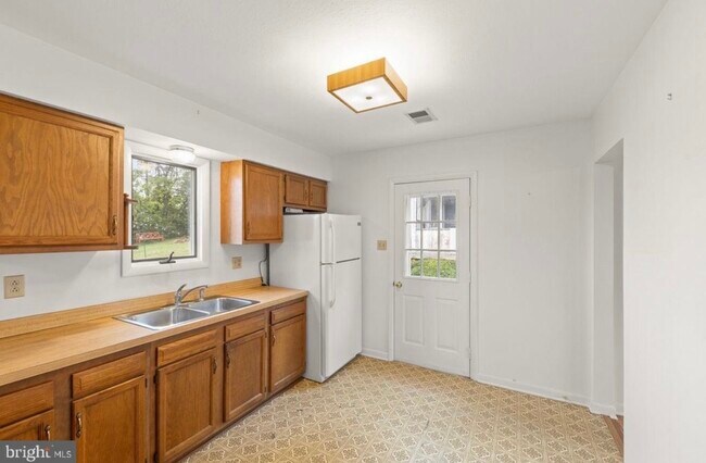 Photo - 363 Crim Dr