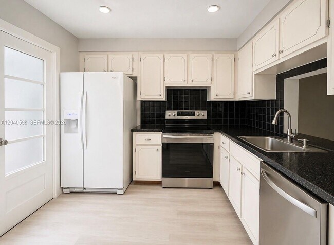 Photo - 1893 S Ocean Dr Unidad 601