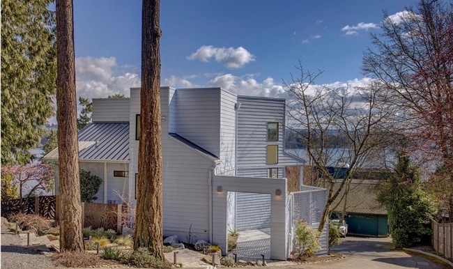Building Photo - 8315 NE Juanita Dr