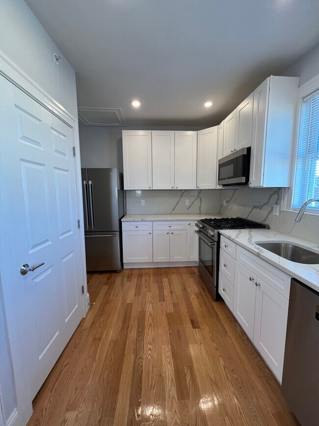 Building Photo - 75 Winchester St Unit 3B