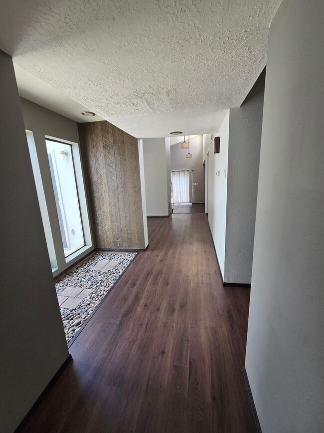 Photo - 2 bedroom, 2 bath in NE