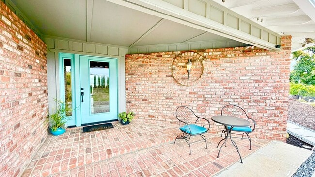 Photo - Beautifully Furnished & Appointed, Shorter...