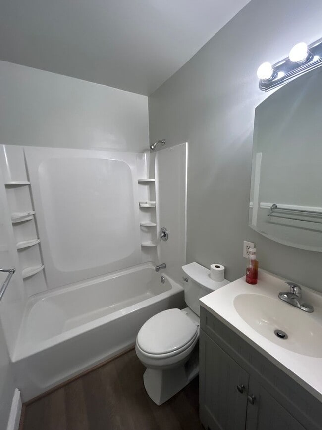 Photo - 647 Eddy Rd Unit 3