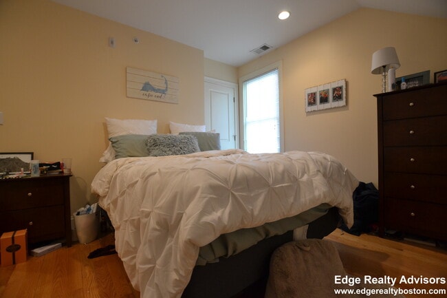 Photo - 15 Sparhawk St