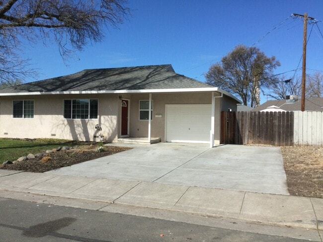 Photo - 824 Taft St