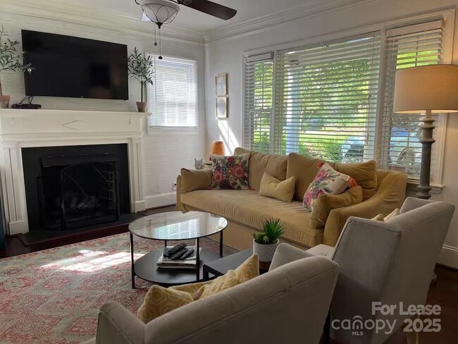 Photo - 2604 E 5th St