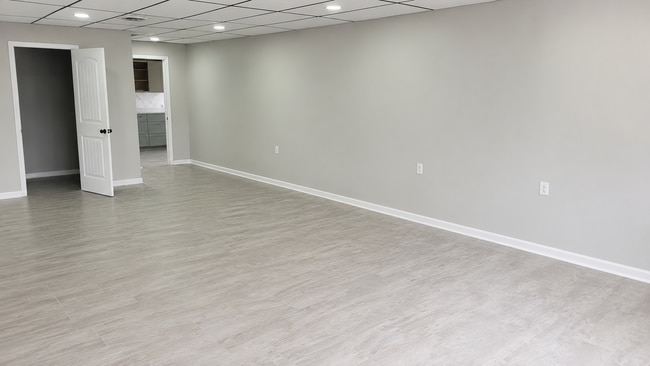 Photo - 209 E Main St Unidad c
