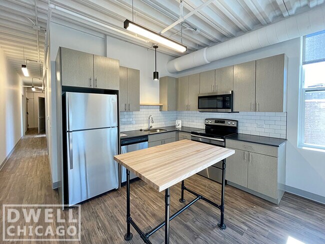 Building Photo - 911 W Dakin St Unit 1