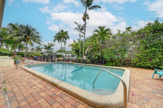 Photo - 410 SW 15th St Unit 204