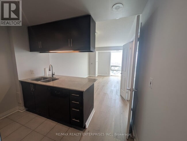 Photo - 1055 Southdown Rd Unit 802