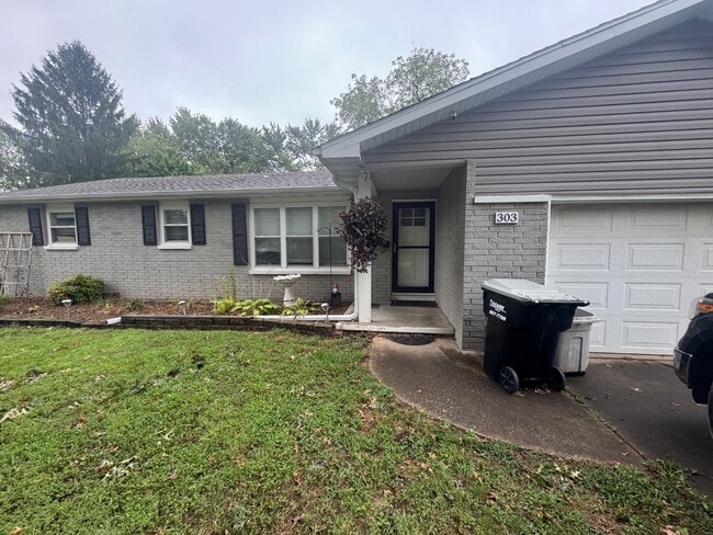 Building Photo - 303 E Broadmoor St