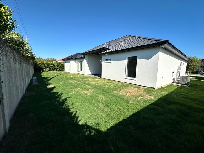 Photo - 124 Sea Grape Ln