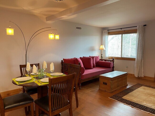 3212 1/2 E MacDonald Dr -
