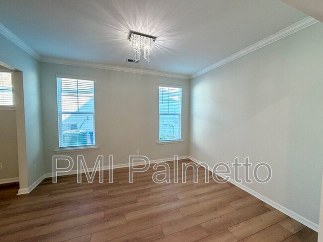 Photo - 456 Durwin Wy