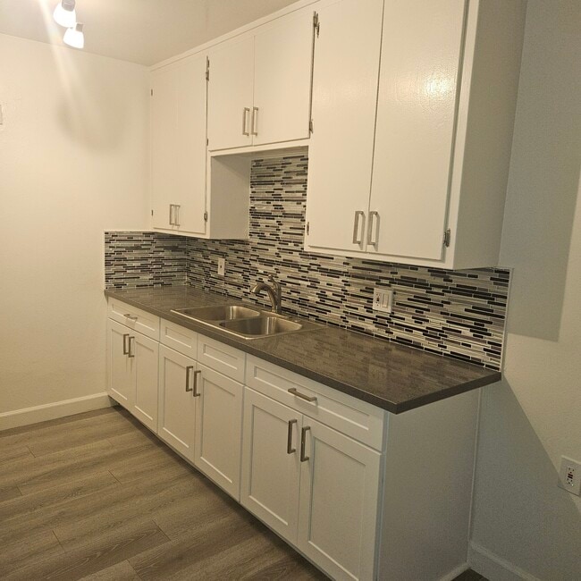 Photo - Hawthorne Chateau Apartments