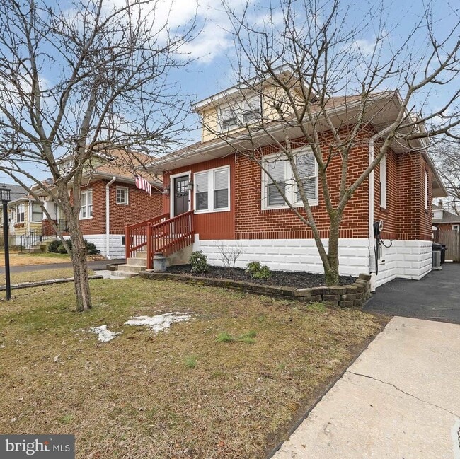 Photo - 22 W 6th Ave