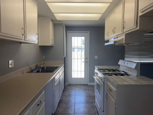 Building Photo - 13340 Navajo Rd Unit 1 Rental
