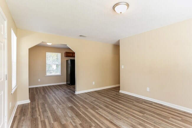 Photo - 5339 Newcombe Rd