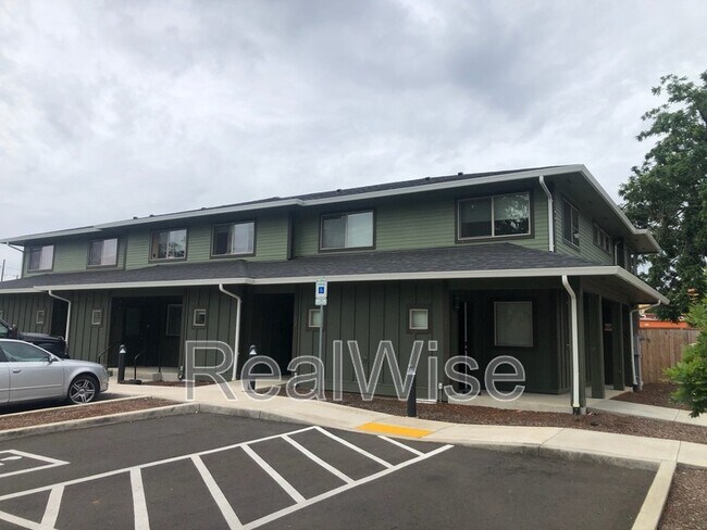 Building Photo - 8300 SE Flavel St Unit 102