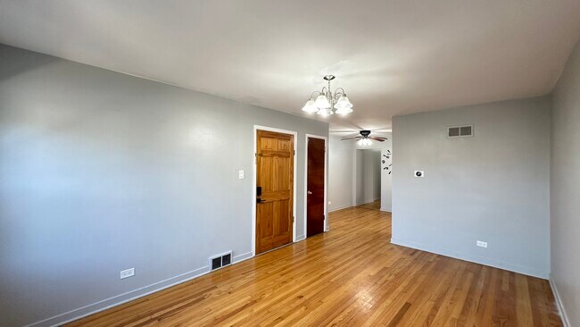 Photo - 2739 W Catalpa Ave Unit 2W