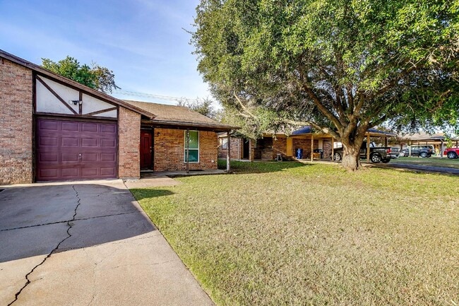 Photo - Charming 2-Bed, 2-Bath Duplex in Burleson