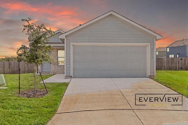 Building Photo - 5499 Daphne Path