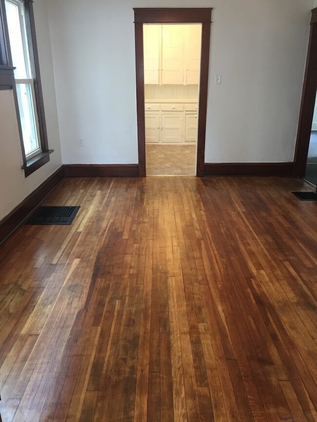 Photo - 258 E 29th St