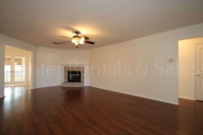 Photo - Beautiful 3-Bedroom Home with Enclosed Patio, Pergola Deck & Modern Upgrades