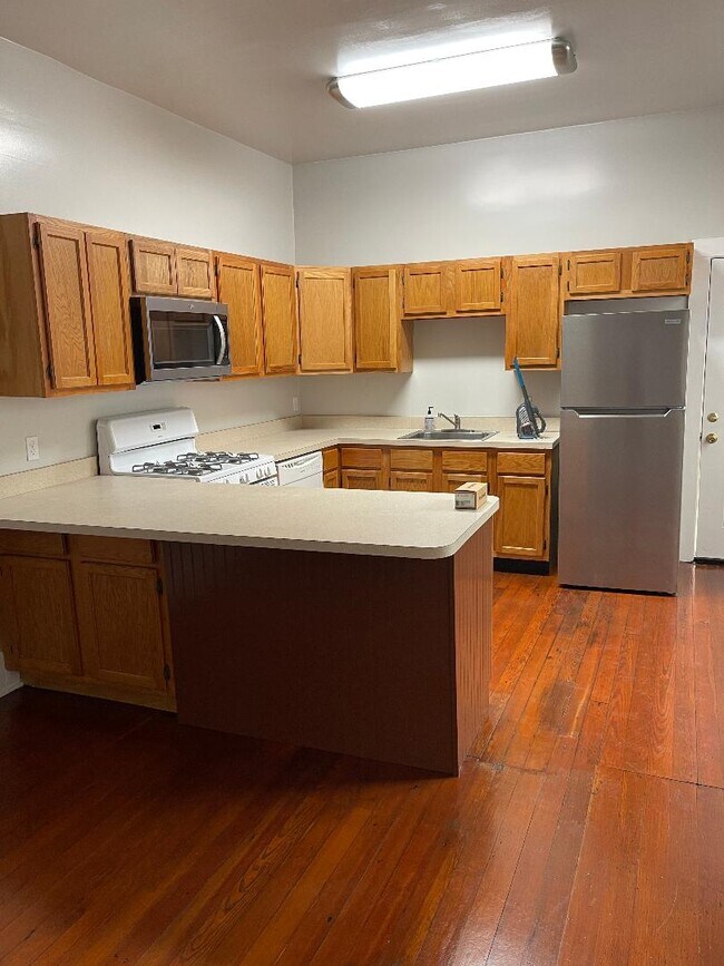 Kitchen - 2531 Annunciation St Unit 2531