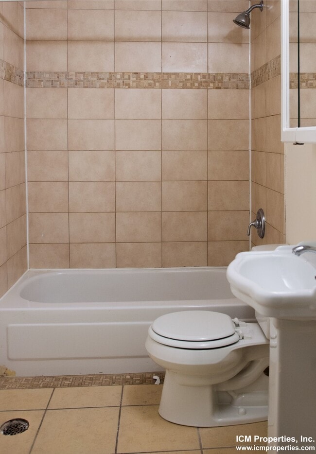 Photo - 847 W Wellington Ave Unidad 1