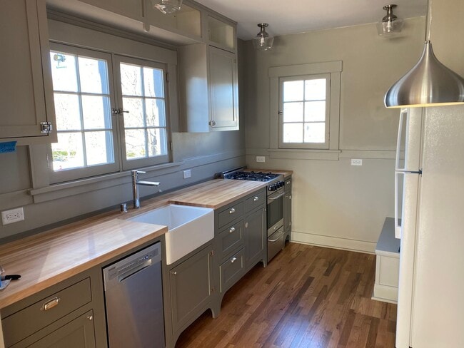 Photo - HISTORIC 1926 2 Bedroom + 2 Bath EDO