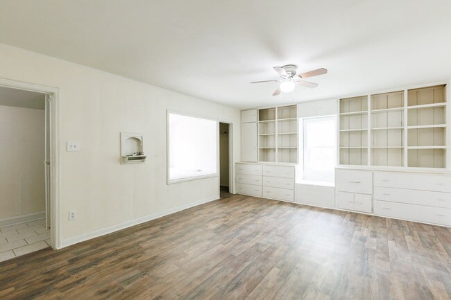Photo - Spacious Backhouse Near Texas Tech, and Medical Centers!!