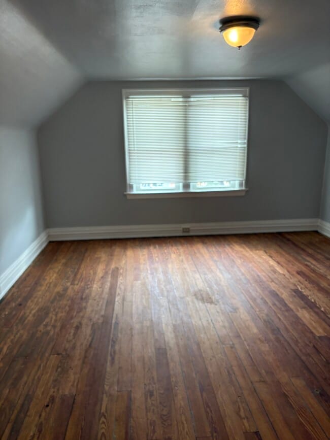 Building Photo - 4248 Saint Lawrence Ave Unit Duplex
