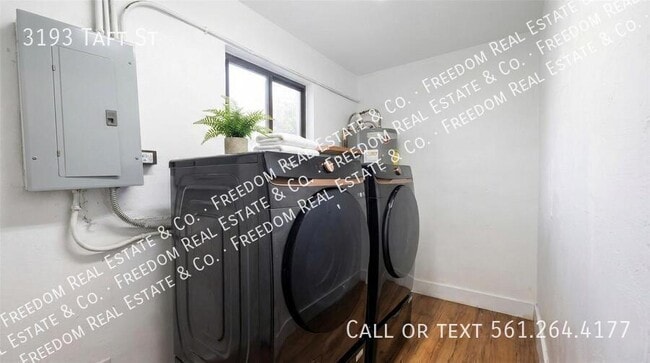 Photo - 3193 Taft St