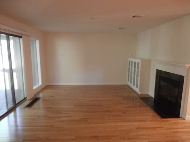 Photo - 38 Great Meadow Ln