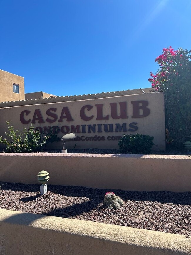 Building Photo - Casa Club Condominiums / Gorgeous 1 Bedroom Available! Unit 204