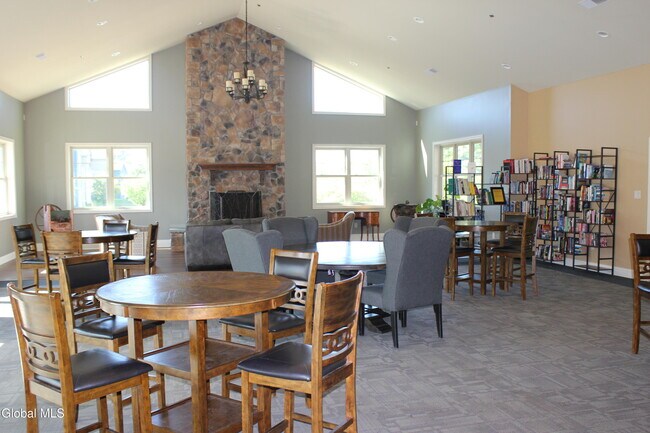 Photo - 48 Bavarian Wy Unidad 125