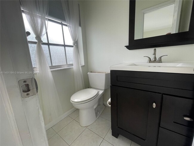 Building Photo - 2261 NE 67th St Unit 1822 Rental
