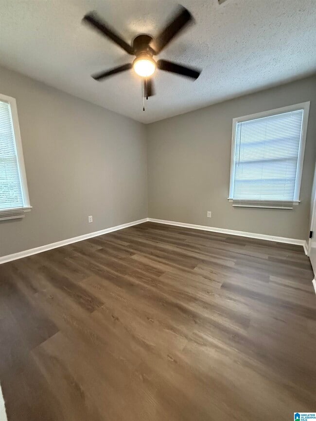 Photo - 205 Lake Dr Cir NE