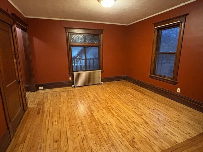 Building Photo - 3204 Minnehaha Ave Unit 2