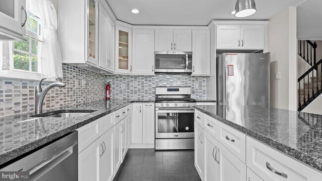 Photo - 301 Holly Hill Ct